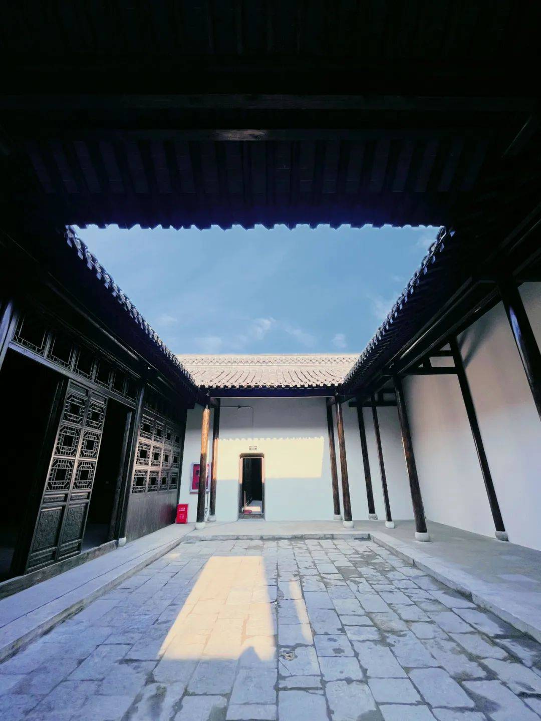 围挡上新，广陵路上会有什么呢？