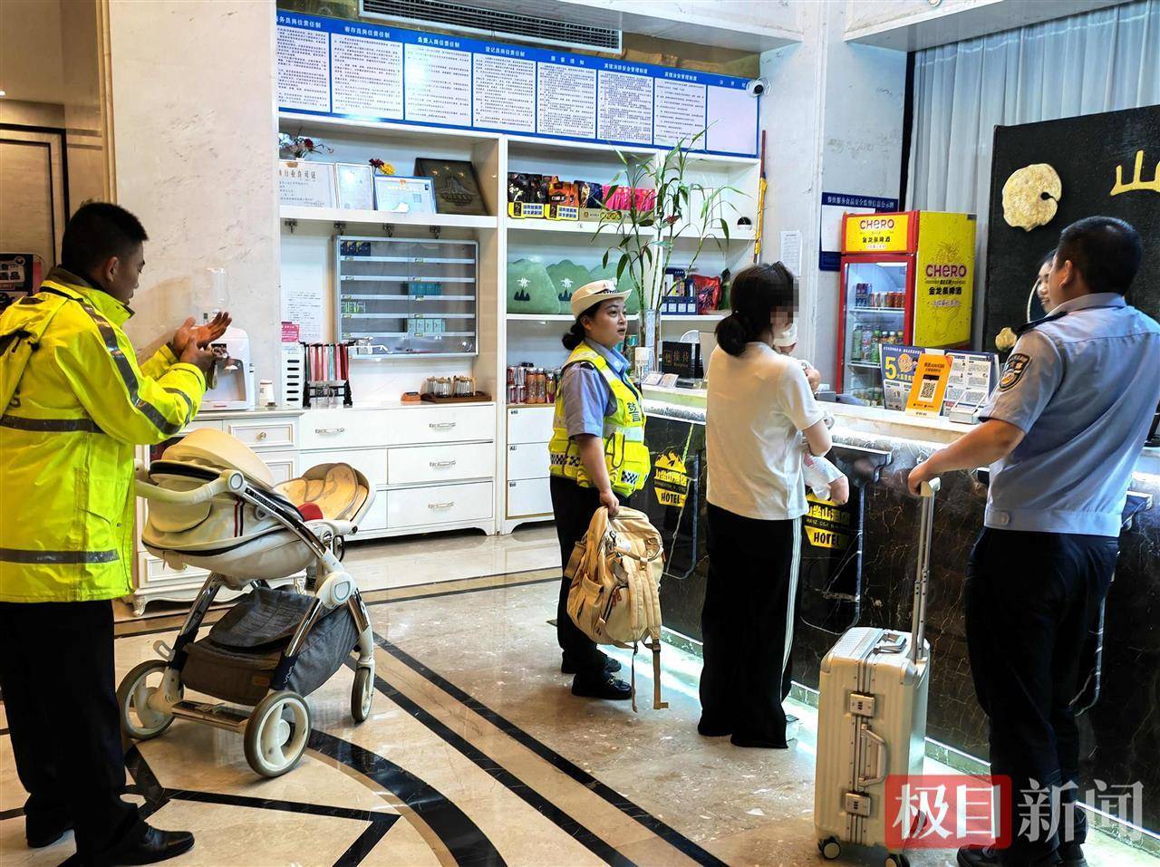 陕西女子负气驾车带婴儿回娘家，湖北襄阳两地高警连夜守护化解险情